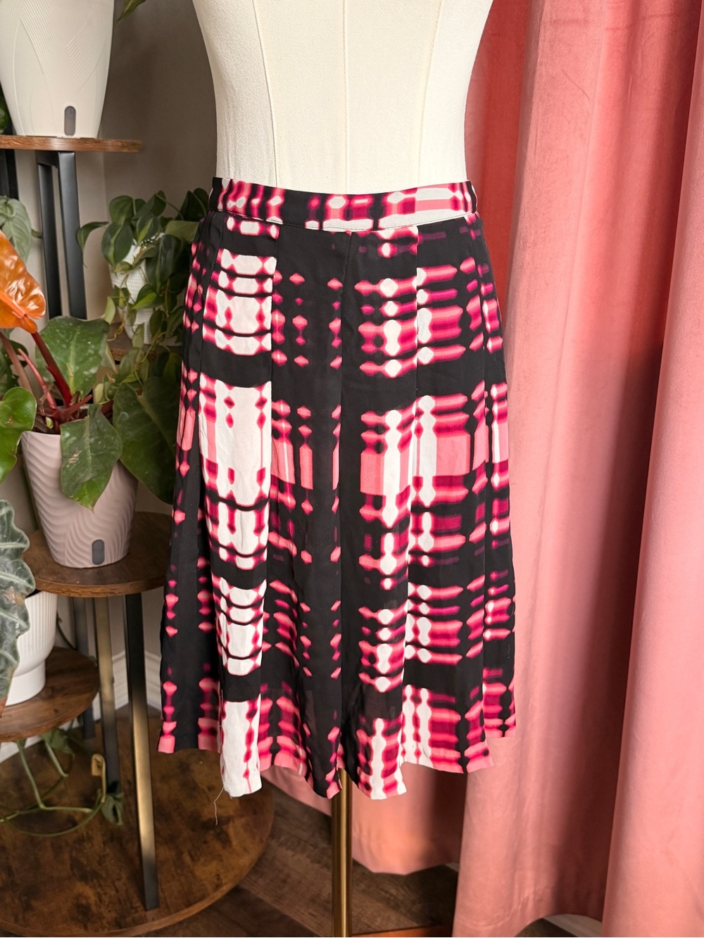 Vintage Y2K Worthington Black & Pink Patterned Flowy Midi Skirt